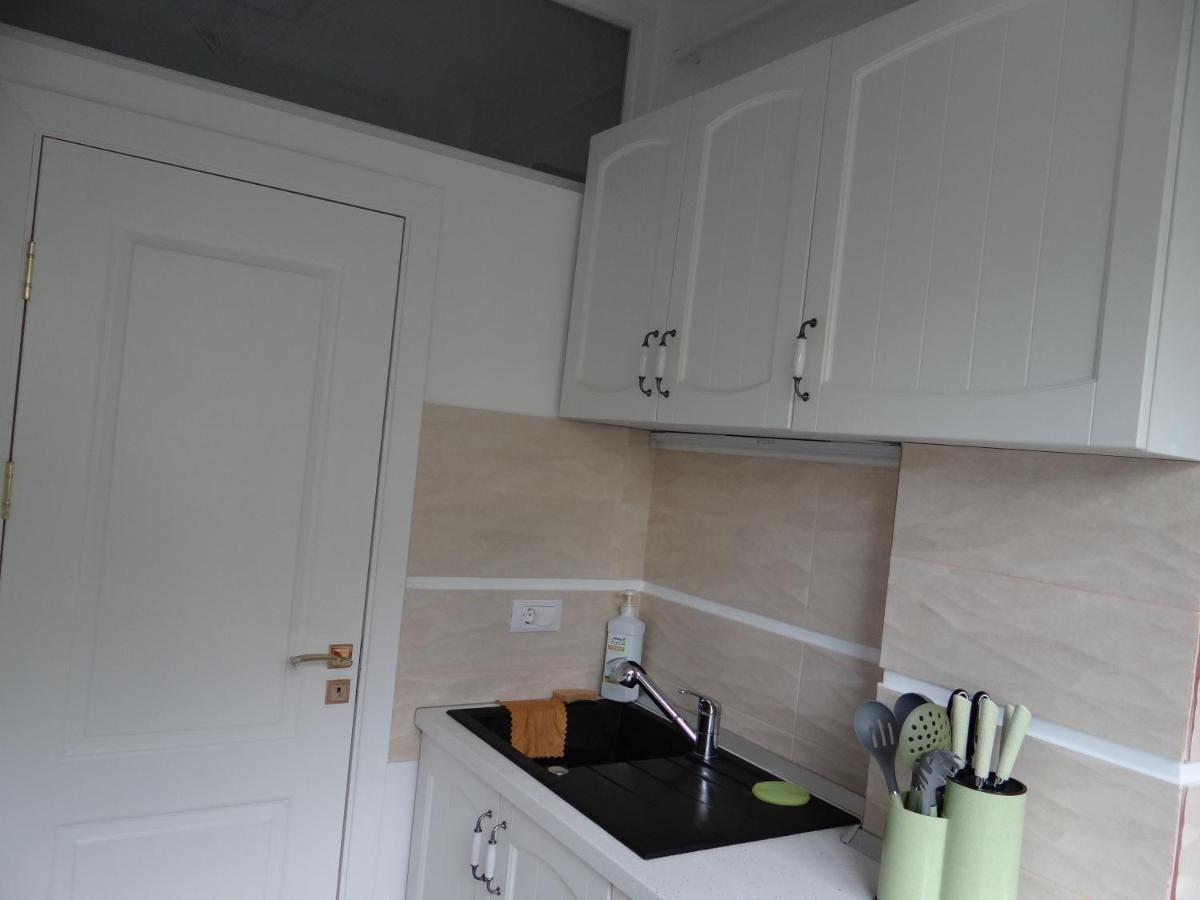 Apartament De Lux White&Red Suceava Exterior foto