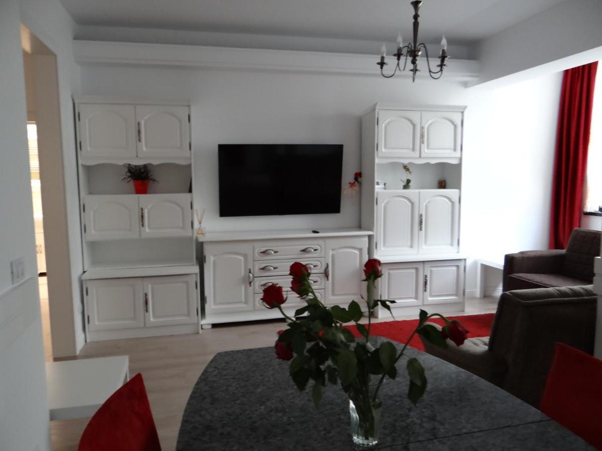 Apartament De Lux White&Red Suceava Exterior foto