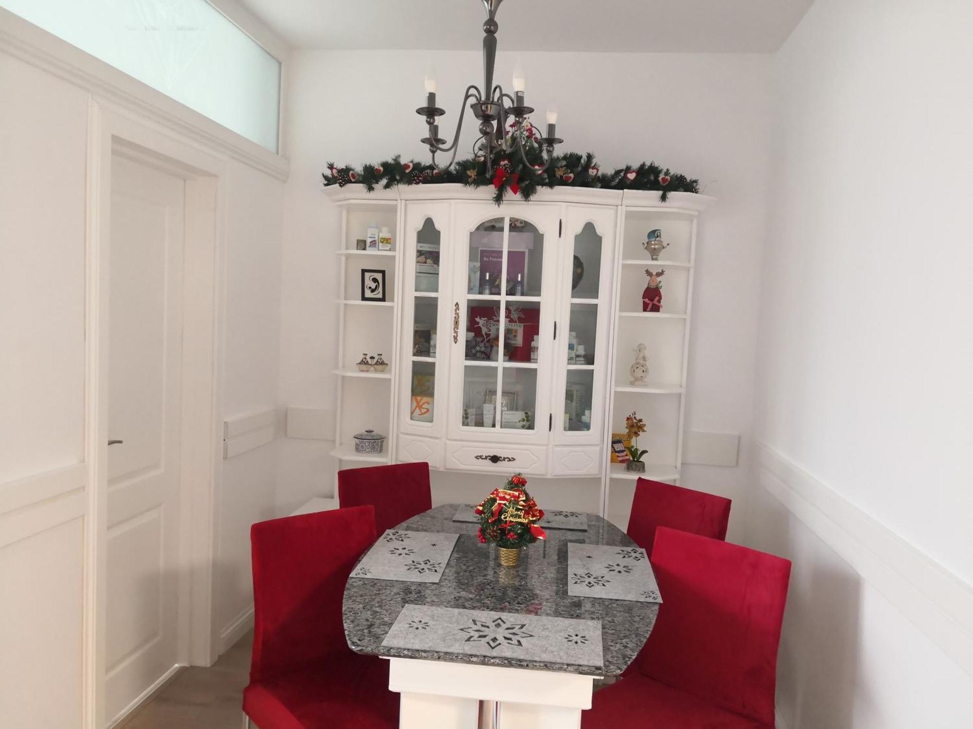 Apartament De Lux White&Red Suceava Exterior foto